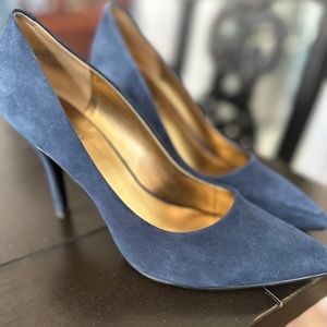Pump heels 4” suede